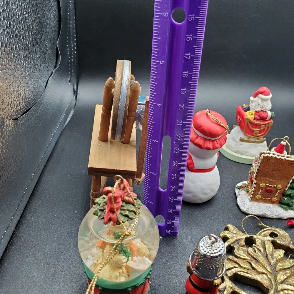 LOT OF 11 VINTAGE CHRISTMAS ORNAMENTS SNOWMAN SANTA Thimble hat SOLDIER globe be